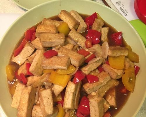 彩椒灌豆腐玉米粒怎么做？步骤和技巧是什么？