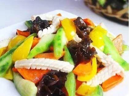 彩椒炒鲜鱿怎么做？有哪些步骤和技巧？