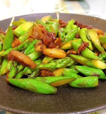 彩椒炒芦笋怎么做？步骤和技巧有哪些？