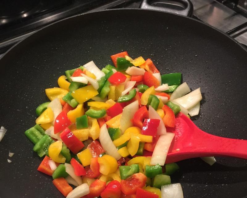 彩椒炒腊肉的做法是什么？如何做出美味的彩椒炒腊肉？