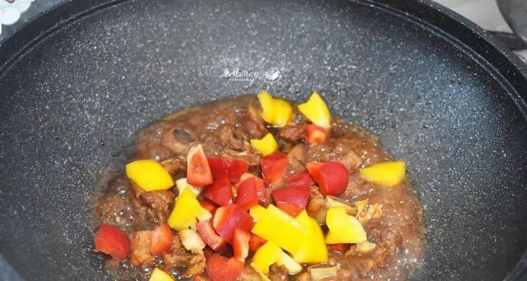 彩椒炒鸡肉片的做法是什么？如何快速掌握这道家常菜的烹饪技巧？
