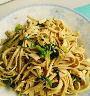 彩椒炒豆腐皮结怎么做？步骤和技巧是什么？