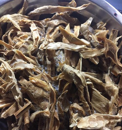 彩椒拌笋干怎么做？有哪些步骤和技巧？