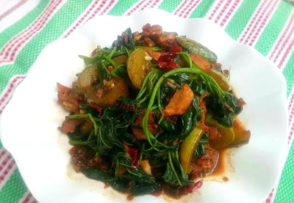 紫苏黄瓜炒肉怎么做？步骤和技巧有哪些？