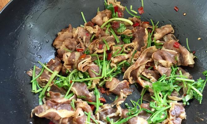 紫苏炒生粉肉的做法是什么？步骤详解及注意事项有哪些？