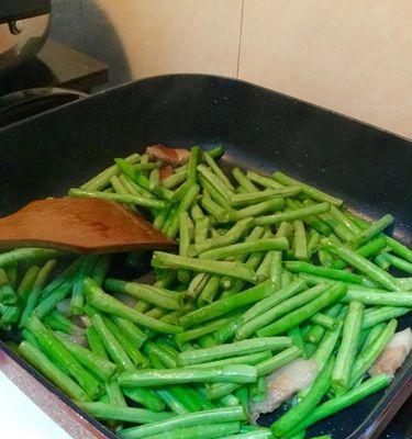 紫苏炒豆角怎么做？步骤和技巧有哪些？