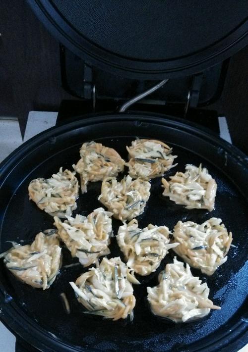 紫薯蔬菜虾仁饼怎么做？有哪些步骤和技巧？