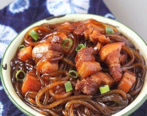 猪肉粉条豆腐泡怎么做？步骤和技巧有哪些？