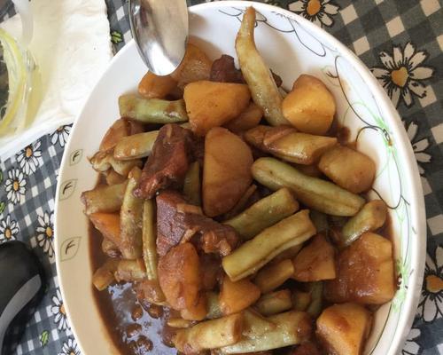 猪肉炖芸豆怎么做？步骤和技巧有哪些？