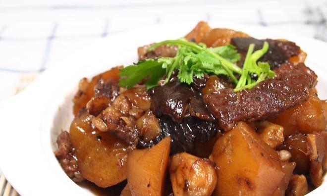 猪肉炖香菇的做法是什么？如何让香菇更入味？