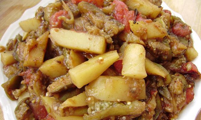 猪肉炖茄子土豆的做法是什么？步骤详细吗？