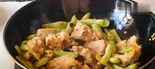 猪肉炖豆角的做法是什么？步骤详解如何做出口感鲜美的一道菜？