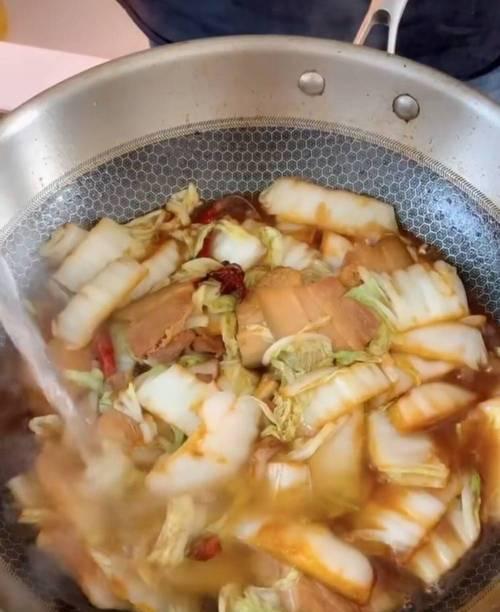 猪肉炖白菜的做法是什么？如何做出美味的猪肉炖白菜？