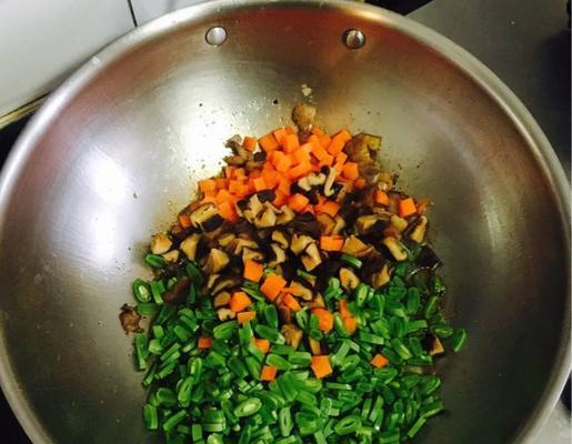 猪肉豆角丁打卤面怎么做？步骤和技巧是什么？