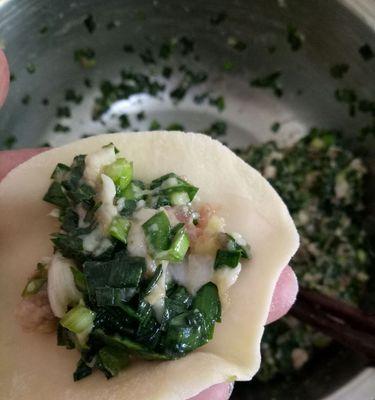 猪肉丁韭菜大包怎么做？步骤和技巧有哪些？