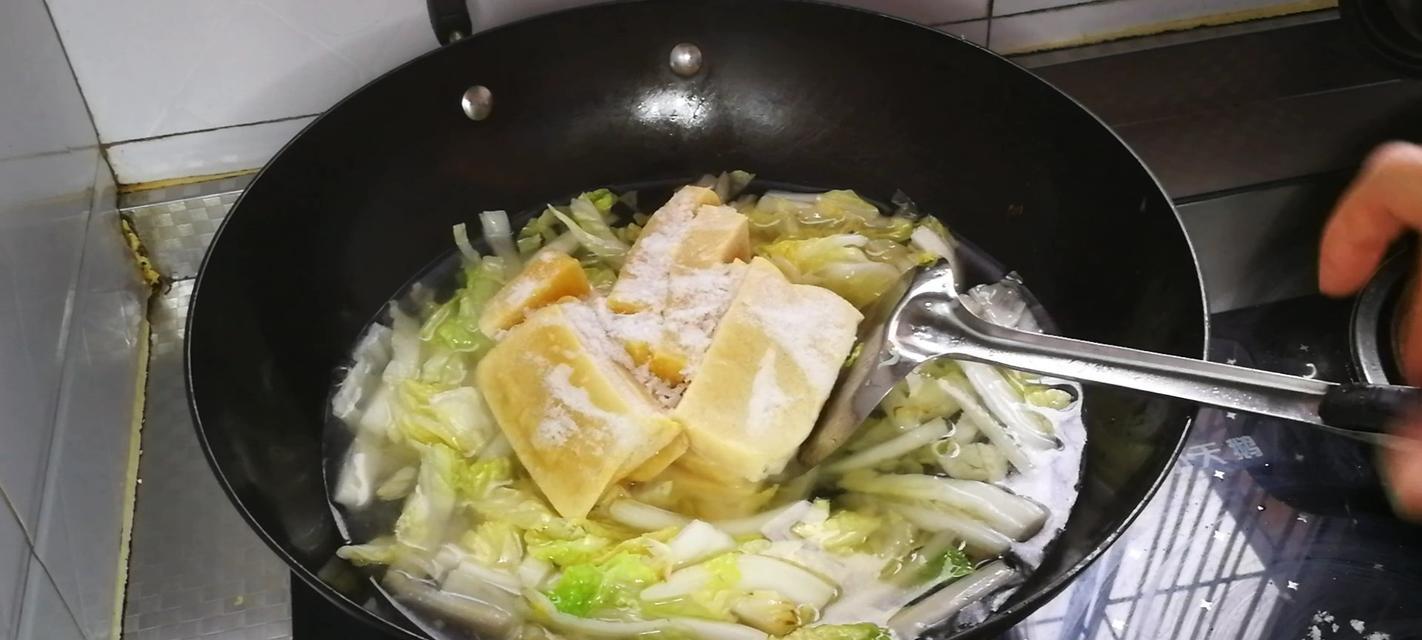 猪肉大白菜炖冻豆腐怎么做？步骤和技巧是什么？