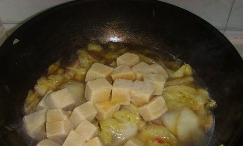 猪肉大白菜炖冻豆腐怎么做？步骤和技巧是什么？