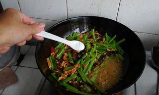 猪肉炒蛇瓜怎么做？步骤和技巧有哪些？