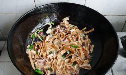 猪肉炒蛇瓜怎么做？步骤和技巧有哪些？