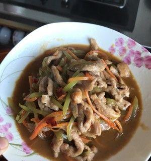 猪肉炒三丝的做法是什么？如何炒出美味的三丝？