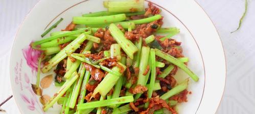 猪肉炒芹菜的做法是什么？如何炒出鲜嫩可口的猪肉炒芹菜？