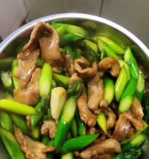 猪肉炒芦笋怎么做？步骤和技巧有哪些？