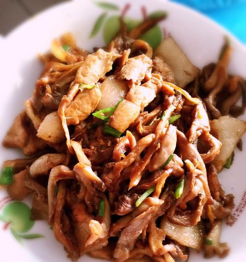猪肉炒两菇怎么做？步骤和技巧有哪些？
