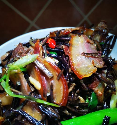 猪肉炒蕨菜怎么做？步骤和技巧是什么？