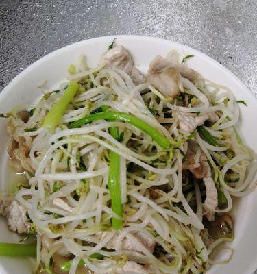 猪肉炒黄豆芽的做法是什么？如何炒出美味的猪肉黄豆芽？