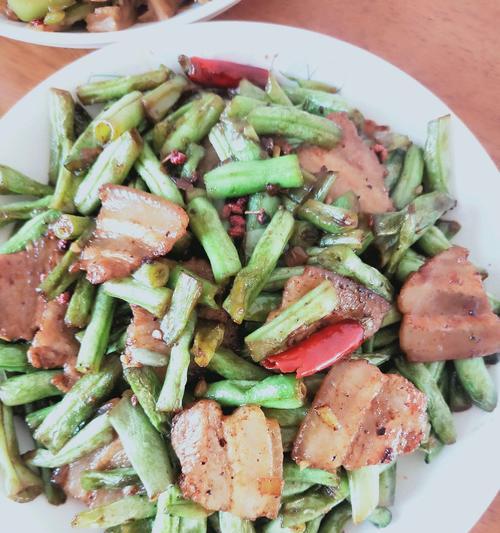 猪肉炒豆角的做法是什么？如何炒出美味的猪肉炒豆角？