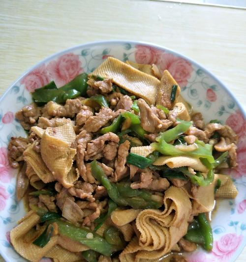 猪肉炒豆腐皮的做法是什么？如何做出美味的猪肉炒豆腐皮？