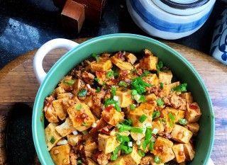猪肉炒豆腐怎么做？步骤和技巧有哪些？