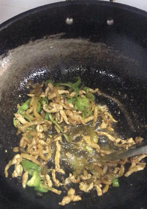 猪肉炒豆饼的做法是什么？如何炒出美味的豆饼？