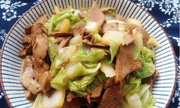 猪肉炒大白菜的做法是什么？如何炒出鲜嫩多汁的口感？