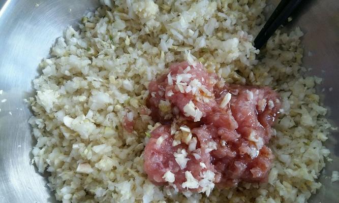 猪肉白菜馅饺子怎么做？有哪些小技巧可以提升口感？