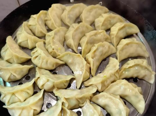 猪肉白菜馅饺子怎么做？有哪些小技巧可以提升口感？