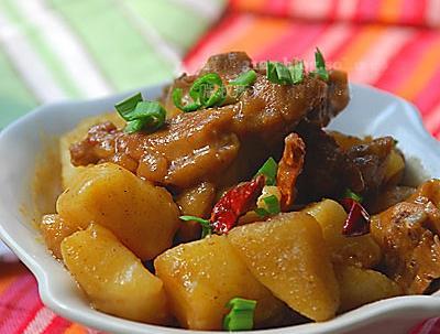猪皮烧土豆的做法是什么？如何做出美味的猪皮烧土豆？