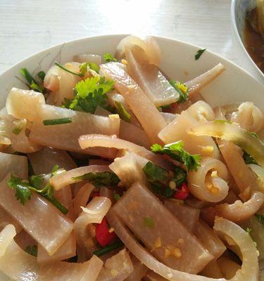 猪皮肉渣炒白菜怎么做？步骤和技巧有哪些？