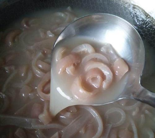 猪皮花生冻怎么做？步骤和技巧有哪些？