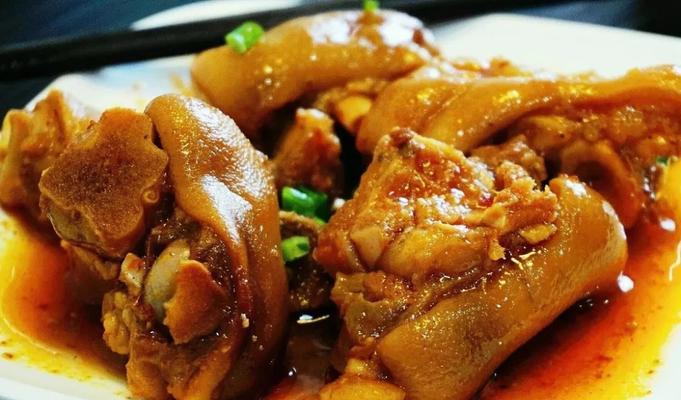 猪皮炖猪蹄的做法是什么？如何做出美味的猪皮炖猪蹄？
