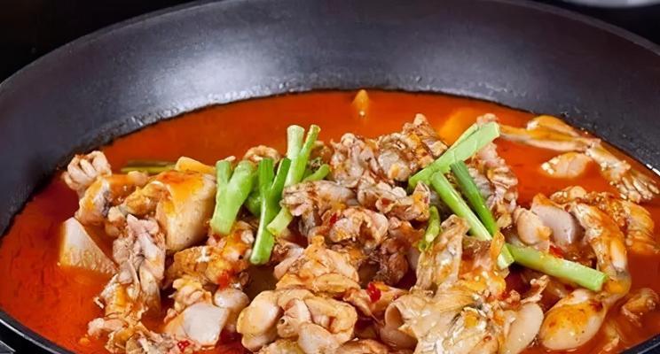 猪皮炖鸡的做法是什么？如何炖制才能更加美味？