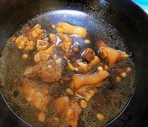 猪脚炖花生的做法是什么？如何炖制才能更加入味？