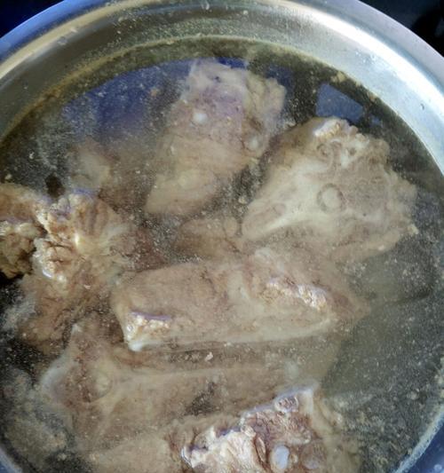 猪脊骨炖土豆的做法是什么？如何炖出美味的猪脊骨炖土豆？