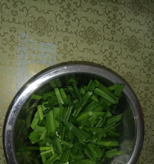 猪红韭菜粥怎么做？有哪些健康益处？