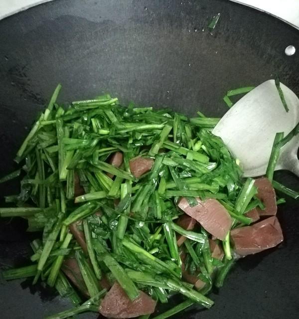 猪红韭菜粥怎么做？有哪些健康益处？