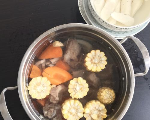 猪骨奶白菜汤怎么做？有哪些步骤和技巧？