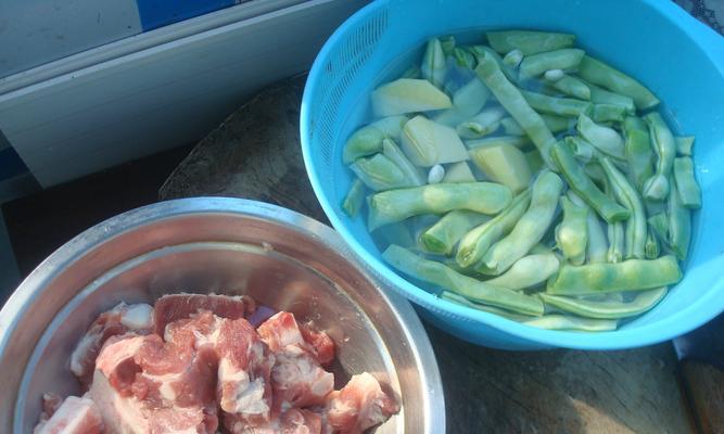 猪骨炖豆角土豆的做法是什么？步骤详解如何做？
