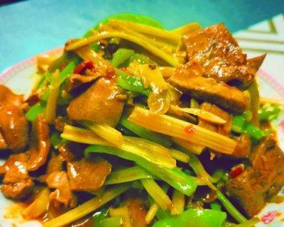 猪肝炒芹菜怎么做？这道菜的健康益处有哪些？