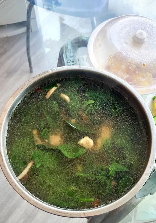 猪肝菠菜枸杞汤怎么做？有哪些健康益处？