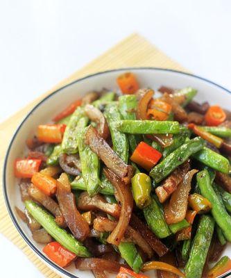 猪耳朵豆角丝炒肉怎么做？步骤和技巧有哪些？